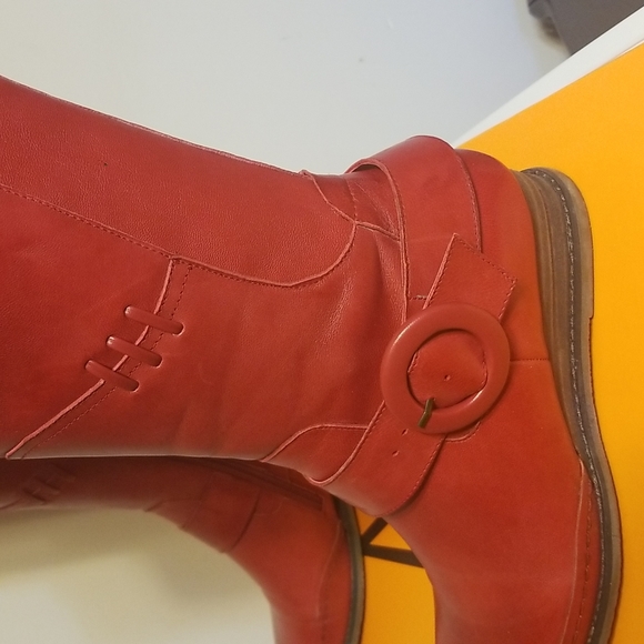 Red Boots - Picture 3 of 7